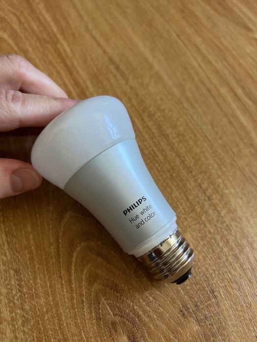 Продам оригінальний комплект Philips Hue у відмінному стані
