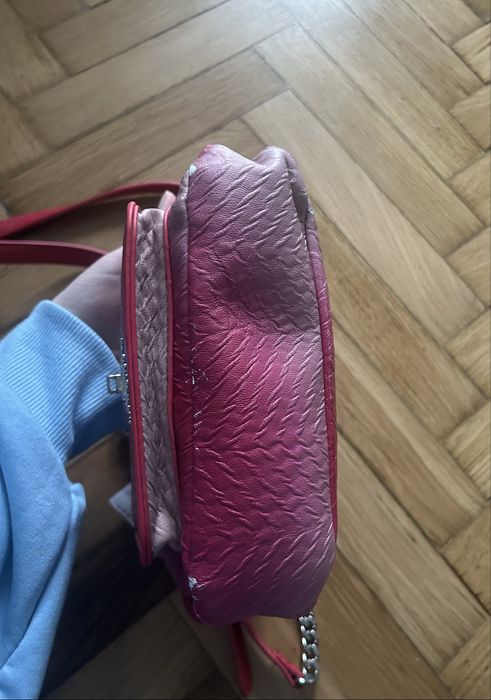 Mała torebka Desigual różowa czerwona na ramię łańcuszek listonoszka