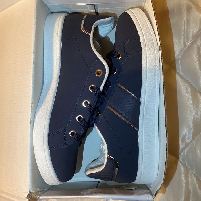 Sapatilhas  com detalhes dourados