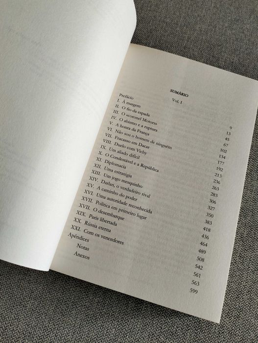 Livro "De Gaulle" volume 1 de Éric Roussel