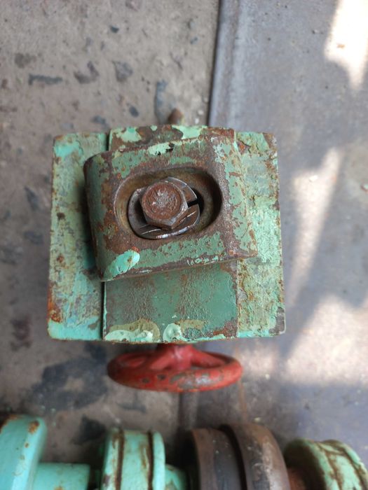 Передня і задня бабка.