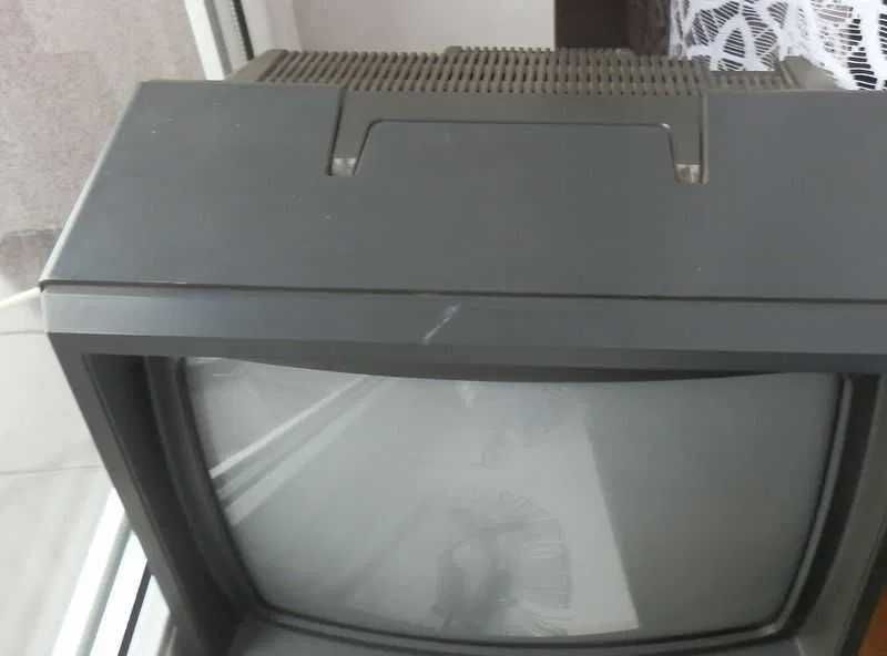 Amstrad Schneider CPC 6128 z monitorem kolorowym