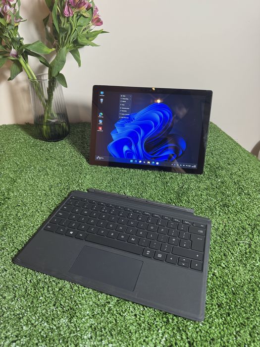 Microsoft Surface Pro 7 Plus I51135G7 | Iris Xe Graphics 4Gb | 8Gb Ram | 250 M2 ssd |
