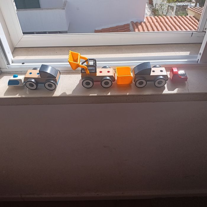 Cesto com varios brinquedos