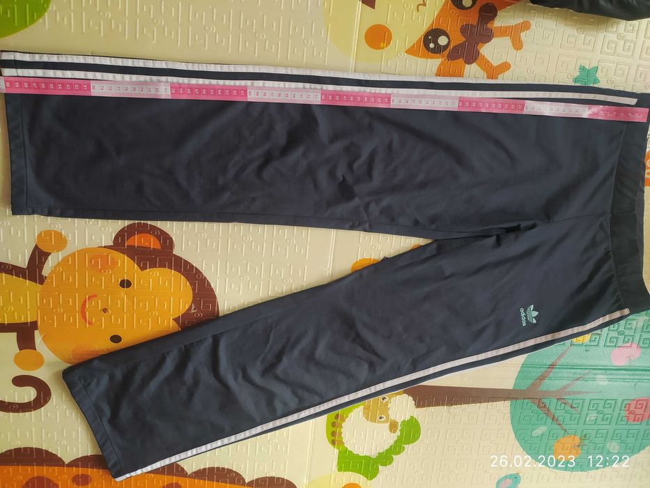 Спортивний жіночий костюм