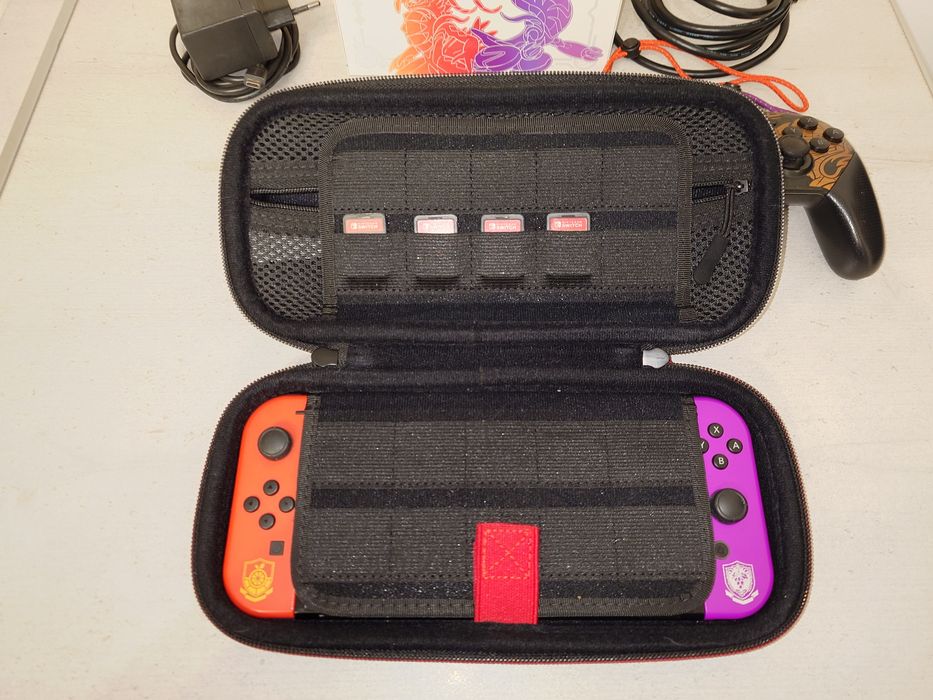 Nintendo Switch OLED – Edição Scarlet & Violet + Extras + 4 Jogos