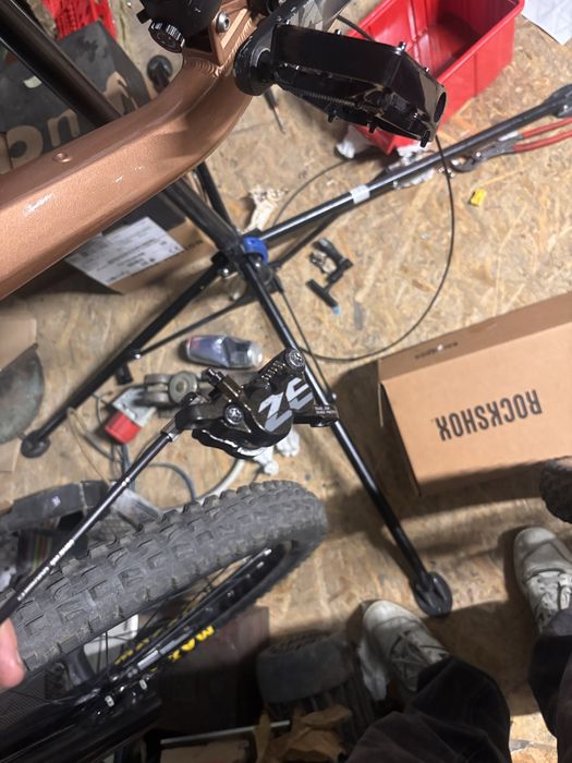Nowa klamka shimano blm6100 i zacisk shimano zee