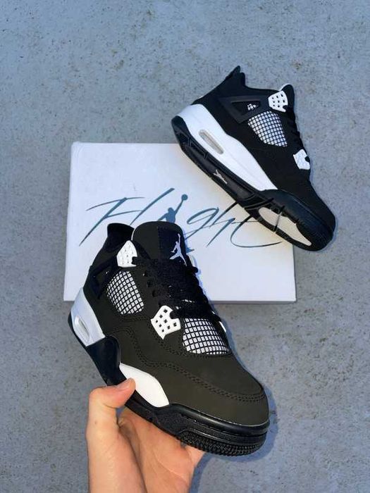 Jordan 4 Retro White Thunder R.44