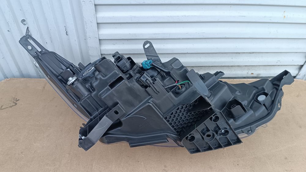 Vendo farol esquerdo de Nissan Qashqai J11 SUV ano 2014/15