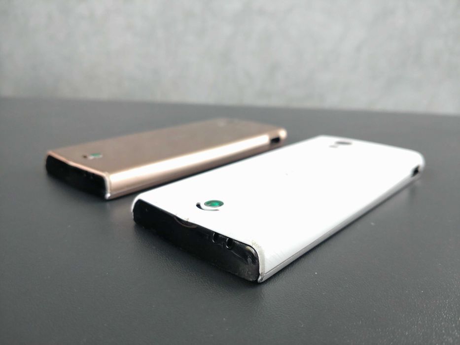 2 телефона Sony Ericsson Xperia ray (ST18i) Gold и White