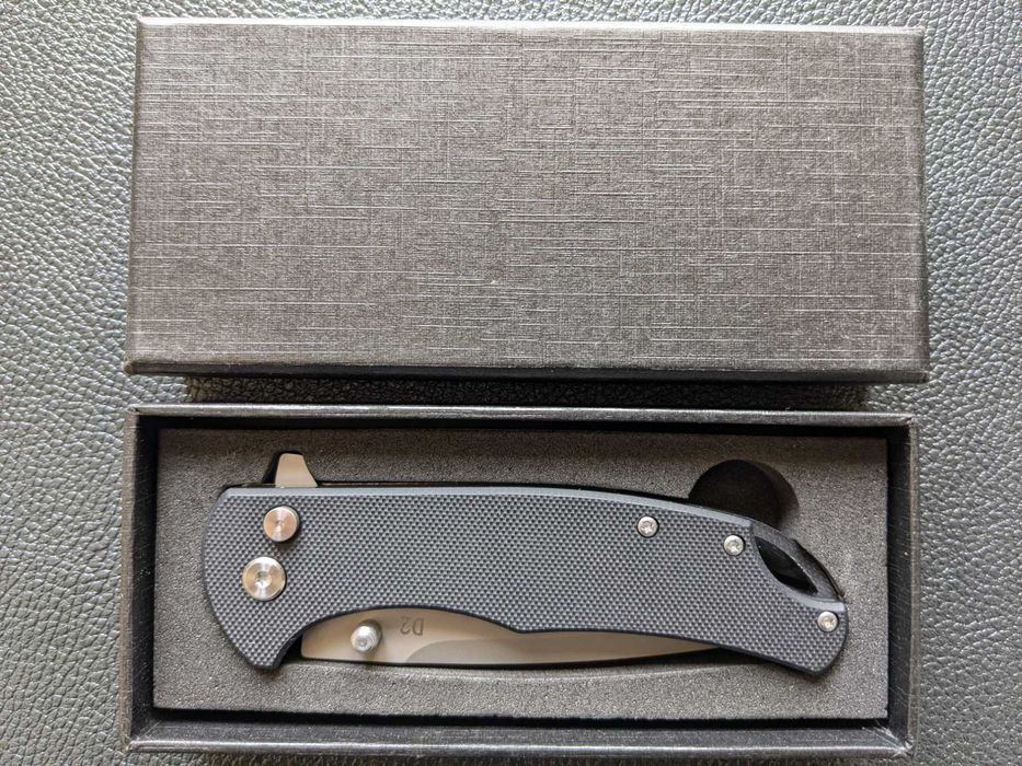 Ніж складний. сталь D2. кнопочний  інерційний ніж