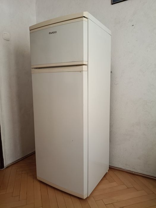 Lodówko-zamrażarkę 142cm sprzedam