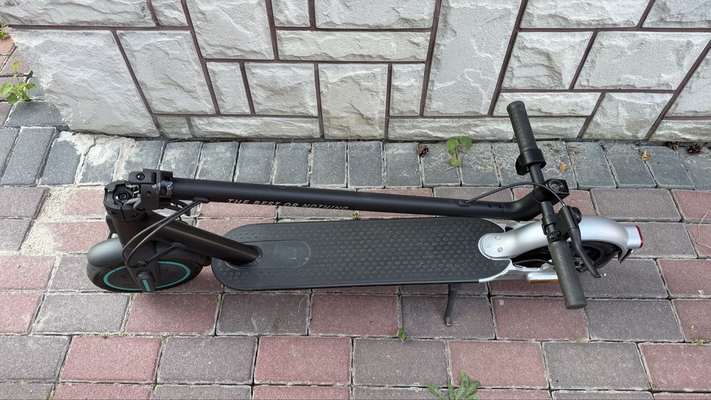 Електросамокат Xiaomi Mi Electric Scooter Pro 2 Mercedes-AMG Petronas F1 Team Edition