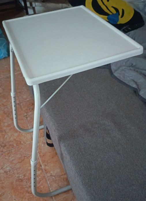 Mesa de apoio a sofá