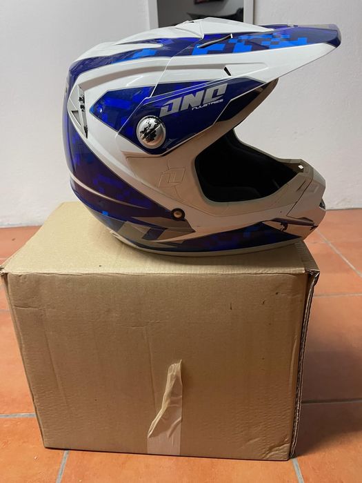 Capacete one criança