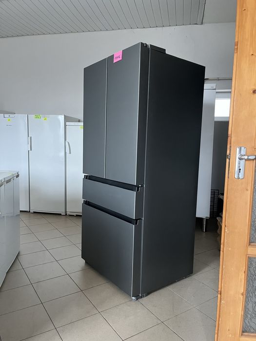 Холодильник Gorenje model NRM8181UX темно сірого матового кольору