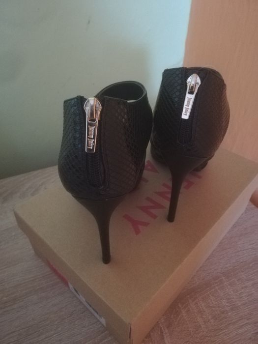 Buty na szpilce nowe