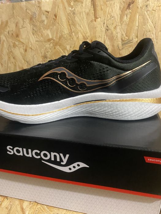 Бігові кросівки Saucony Endorphin Speed 3
