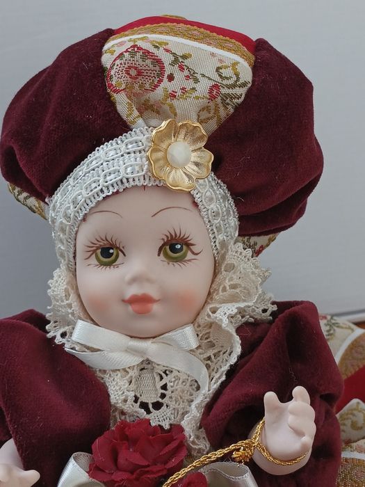 Boneca em porcelana italiana - Doce bebê
