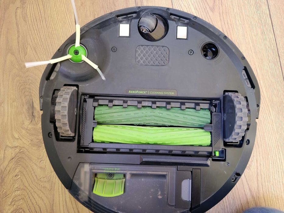 Robot odkurzający iRobot Roomba i3+ z bazą Clean Base + BOGATY ZESTAW AKCESORIÓW!