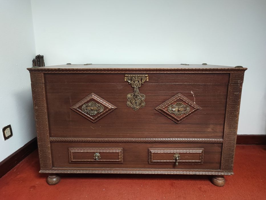 Arca/baú em madeira