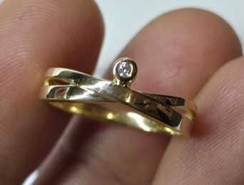 Ciekawy złoty pierścionek pr.333 z cyrkonią delikatny/ PLUS Lombard