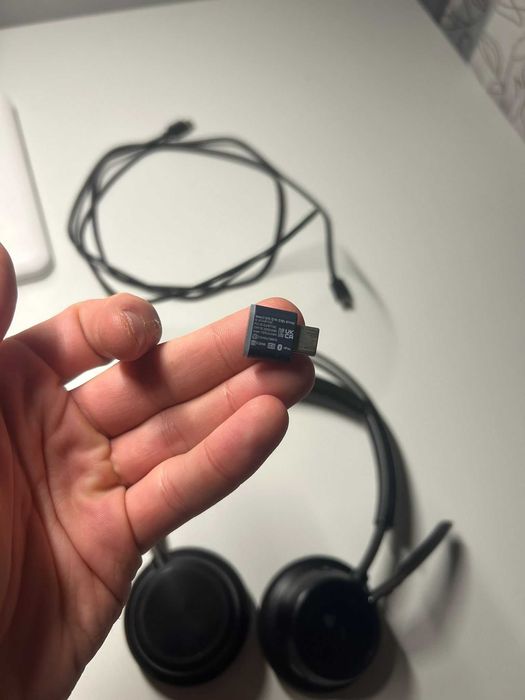 Poly Voyager Focus 2 + Dongle USB | Como Novos