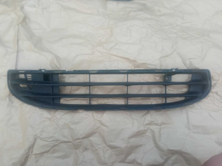 Mitsubishi Space Strar 2 II Kratka Zderzaka Środkowa Oryginał 2014