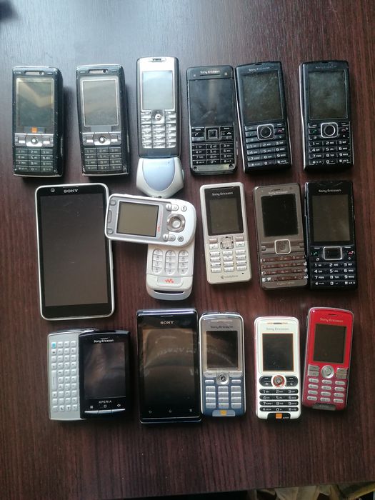 Mega zestaw zabytkowych telefonów