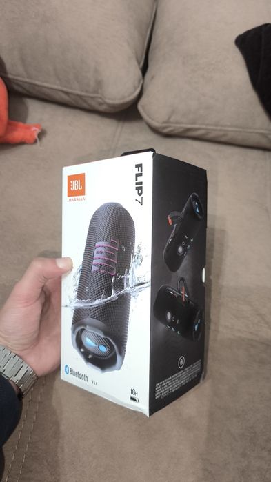 JBL flip 7 nova ainda com plásticos de proteção