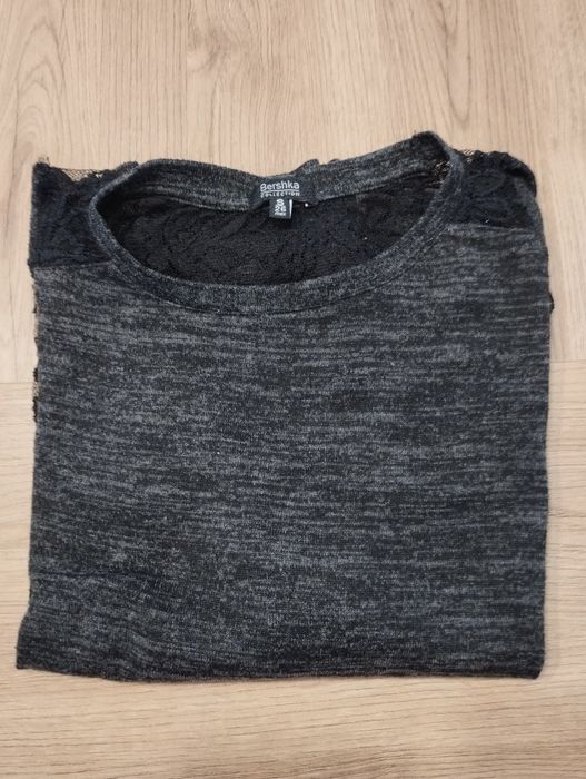 Camisola preta c/renda nas costas - Berska tam S