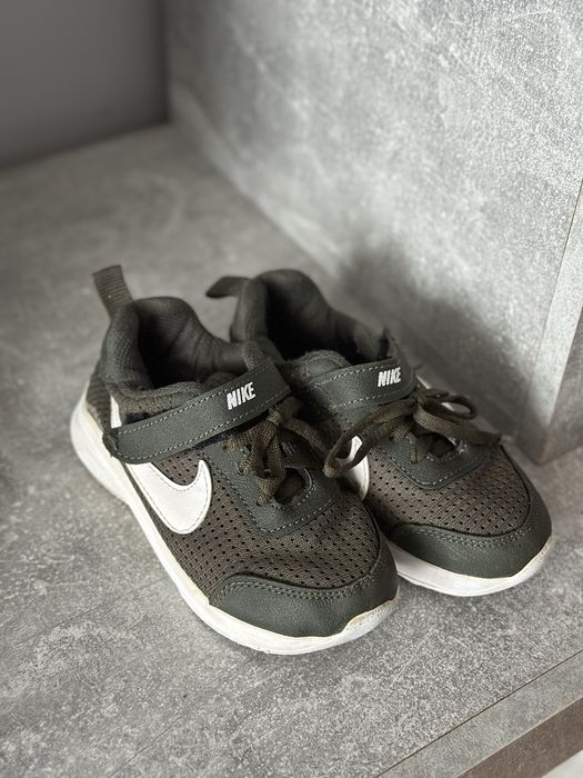Кросівки кросовки nike 28