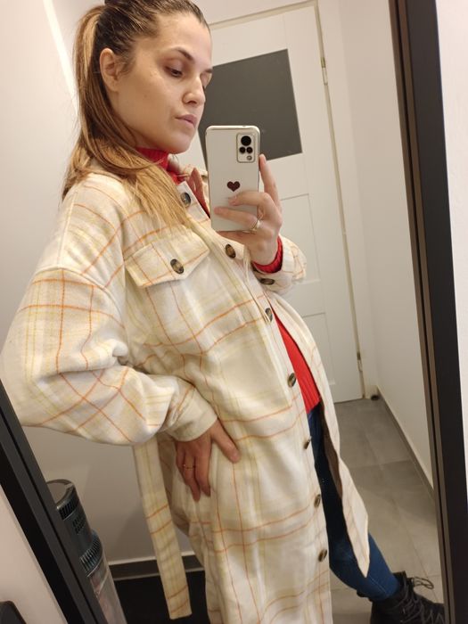 Płaszcz ciążowy, z regulacją obwodu w brzuszku