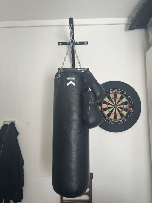 Saco de boxe, luvas e suporte