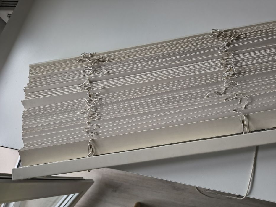 Żaluzje białe drewniane Ikea