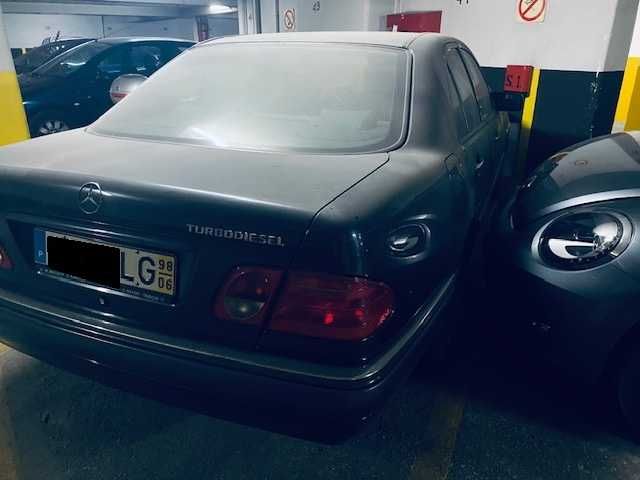 Mercedes-Benz E 300 — fotografia 2