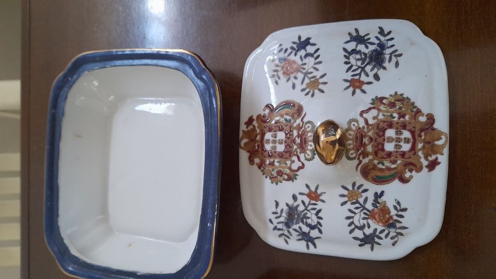 Terrina com brasão de Portugal
