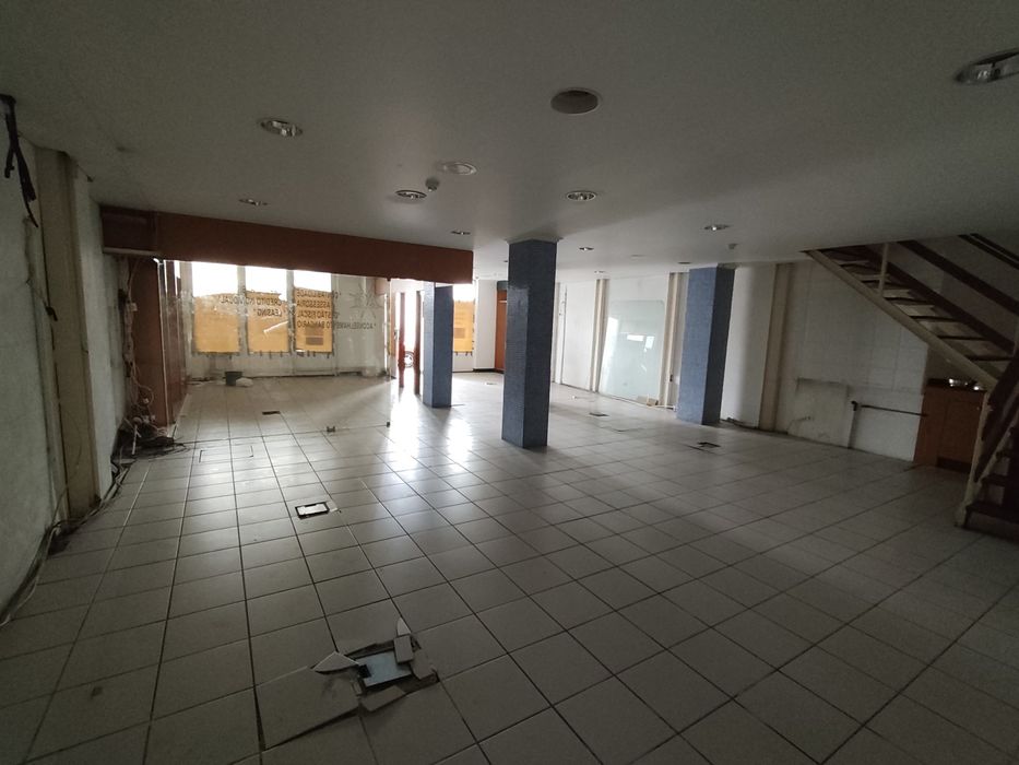 Vende-se ou arrenda-se espaço comercial 200m2
