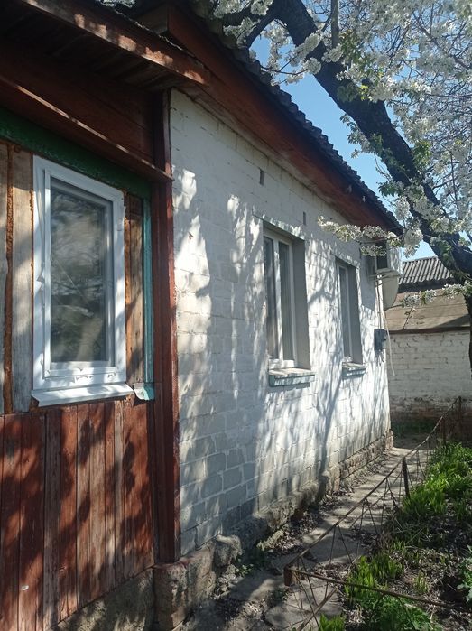 Окремо розташований будинок. 5сот. землі, є-ВІДНОВЛЕННЯ .