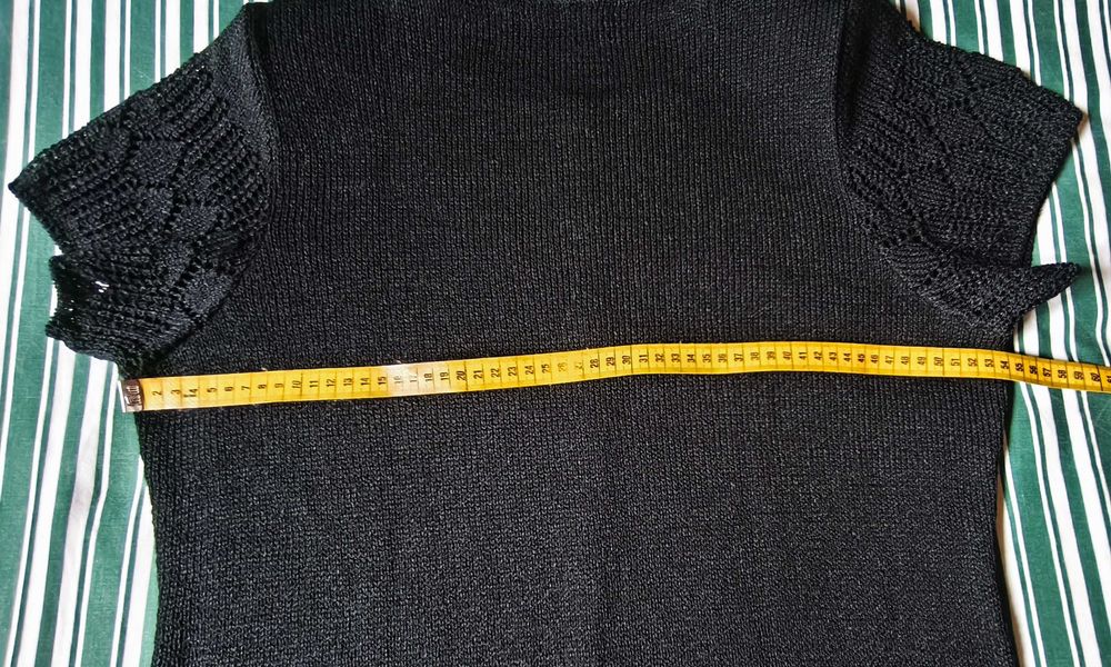 Casaquinho Preto Manga Curta - Tamanho 44 - Elegante e Versátil!