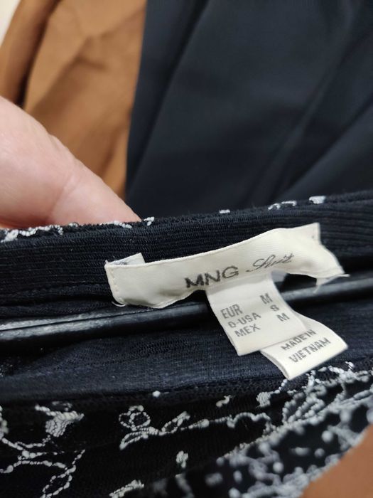 Diversa roupa macacão, top, tunica