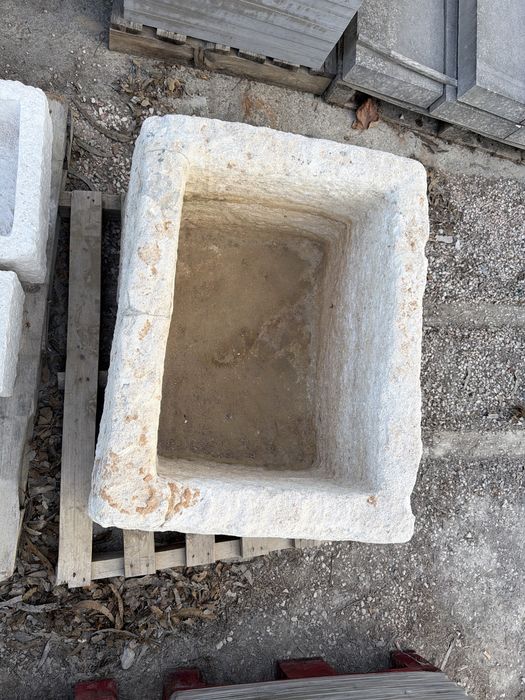 Pia antiga salgadeira tamque pedra