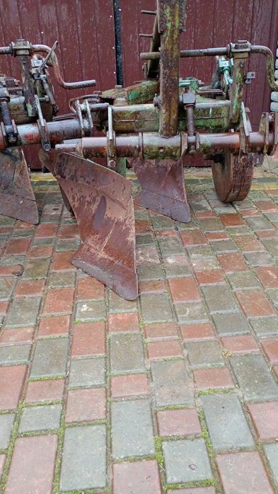 Продам плуги 2по30 3по30-2по30-4по30-4по25-5по25-2по25-3по25