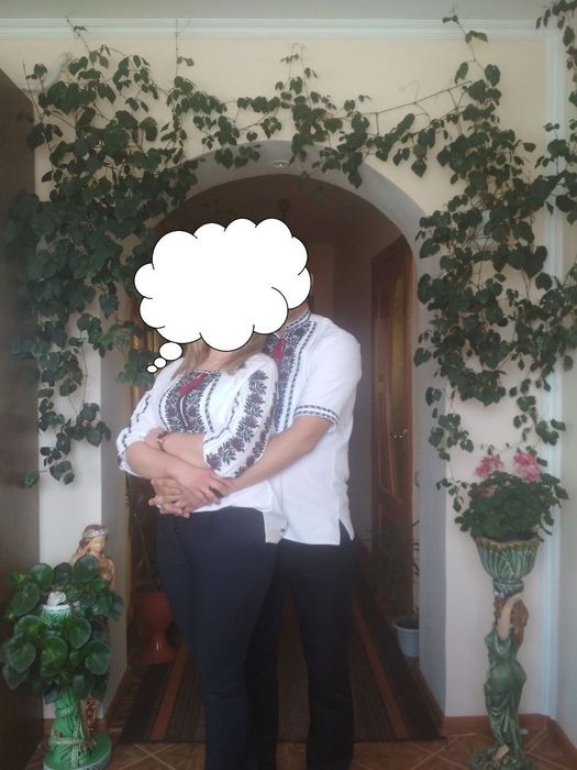 Вишиванки пара, жіноча 48 і чоловіча 40.