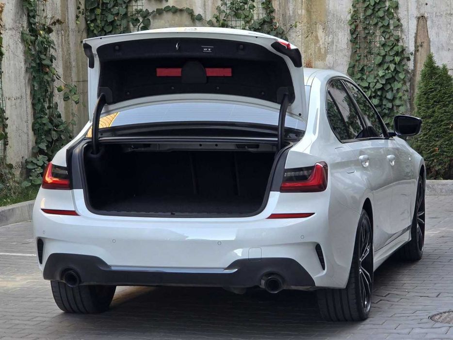 Продам BMW 3 Series 2022. Можна в розстрочку, під викуп.