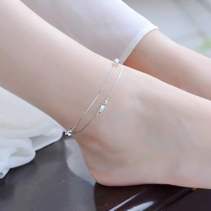 Pulseira/tornozeleira prateada com estrelas e bolinhas