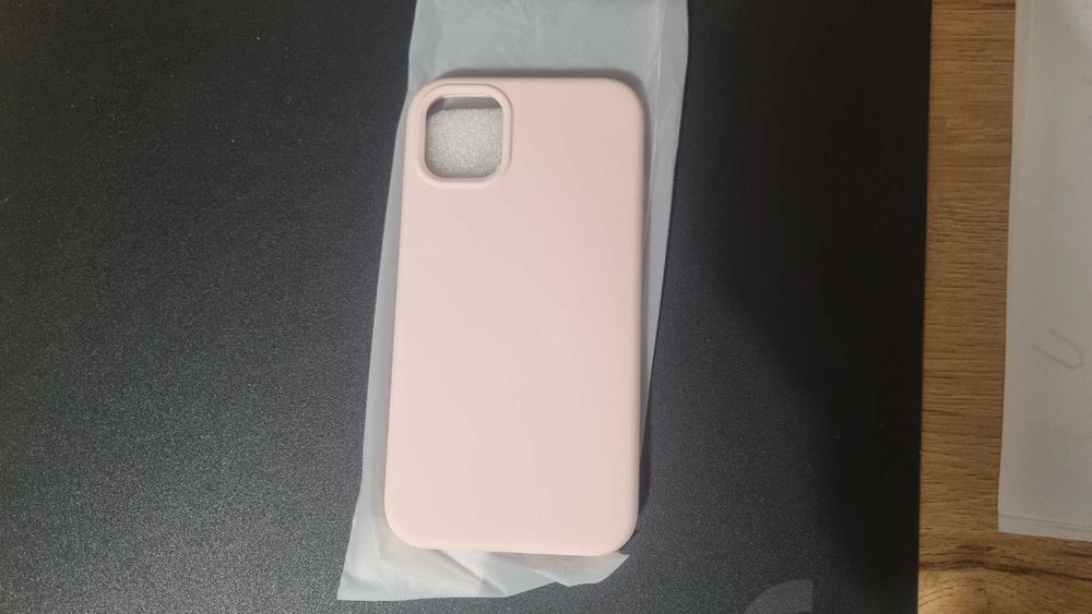 Etui. plecki iPhone 11