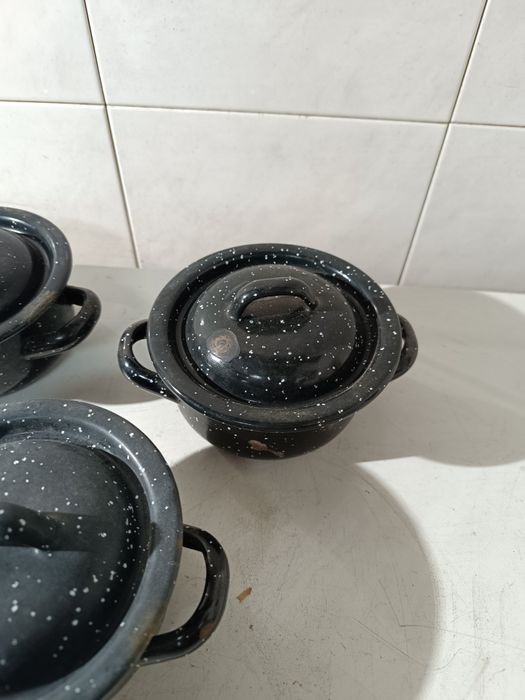 Panelas pequenas em esmalte