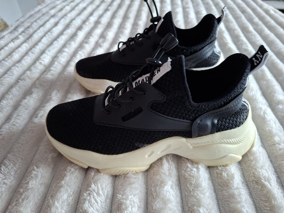 Czarny sneakersy Steve Madden