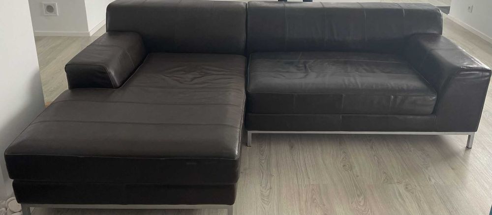 Sofá em Pele Castanho Escuro com chaise Long